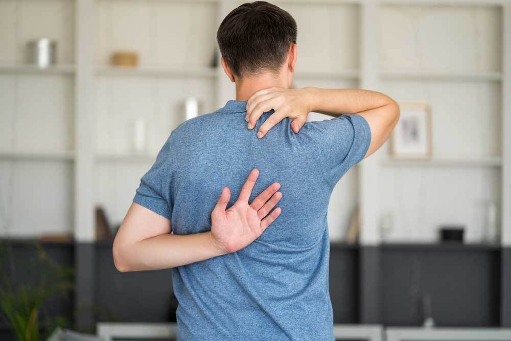 shoulder blade pain 